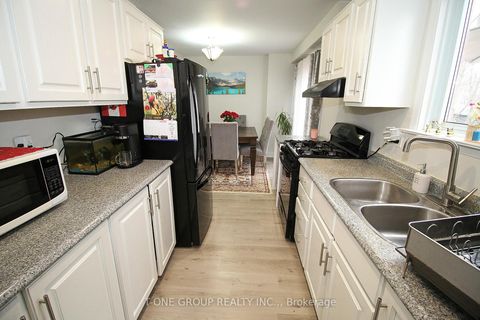 Photo 13 at 739 Pam Crescent, Leslie Valley, Newmarket