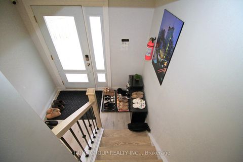 Photo 14 at 739 Pam Crescent, Leslie Valley, Newmarket