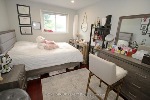 Photo 18 at 739 Pam Crescent, Leslie Valley, Newmarket