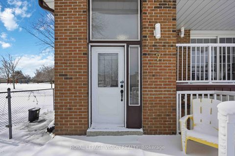 Photo 2 at 7 Snowhill Crescent, Malvern West, Toronto