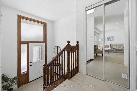 Photo 3 at 7 Snowhill Crescent, Malvern West, Toronto