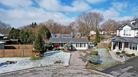 Photo 3 at 827 Legge Court, College Manor, Newmarket