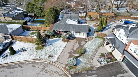 Photo 4 at 827 Legge Court, College Manor, Newmarket