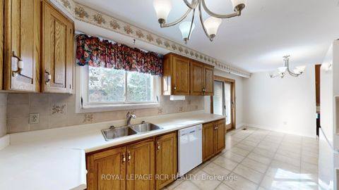 Photo 5 at 827 Legge Court, College Manor, Newmarket