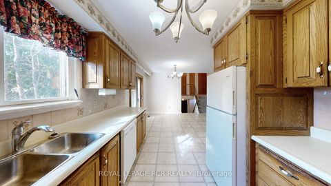 Photo 7 at 827 Legge Court, College Manor, Newmarket