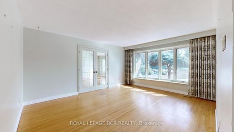 Photo 8 at 827 Legge Court, College Manor, Newmarket