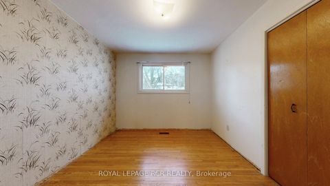 Photo 16 at 827 Legge Court, College Manor, Newmarket