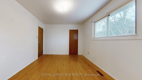 Photo 17 at 827 Legge Court, College Manor, Newmarket