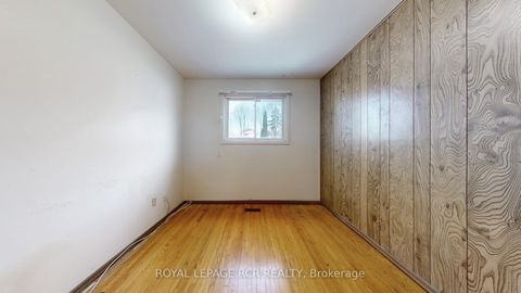 Photo 18 at 827 Legge Court, College Manor, Newmarket