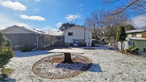 Photo 23 at 827 Legge Court, College Manor, Newmarket