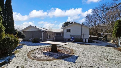 Photo 24 at 827 Legge Court, College Manor, Newmarket