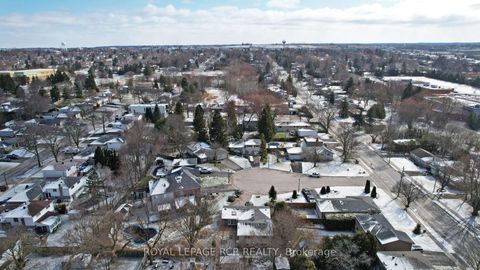 Photo 29 at 827 Legge Court, College Manor, Newmarket