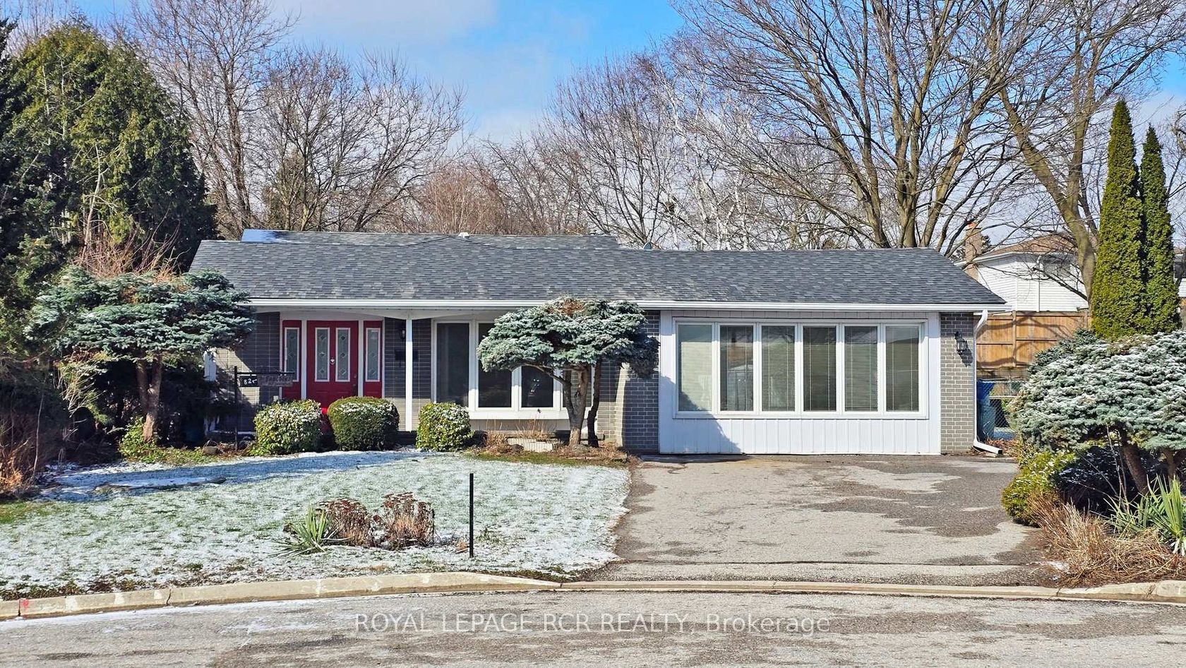 827 Legge Court, College Manor, Newmarket photo 0