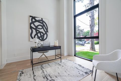 Photo 2 at 207 Newton Drive, Newtonbrook East, Toronto