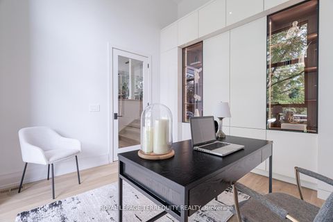 Photo 4 at 207 Newton Drive, Newtonbrook East, Toronto