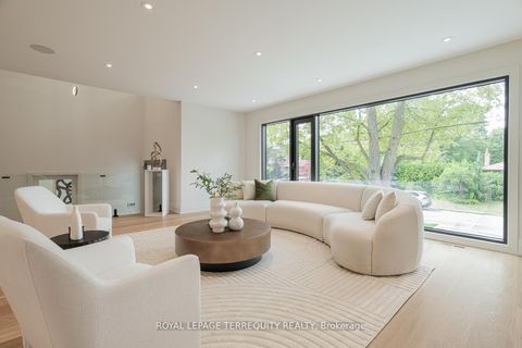 Photo 6 at 207 Newton Drive, Newtonbrook East, Toronto