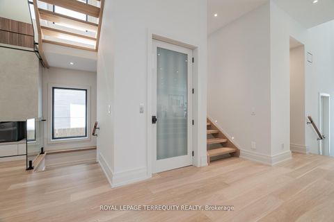 Photo 9 at 207 Newton Drive, Newtonbrook East, Toronto