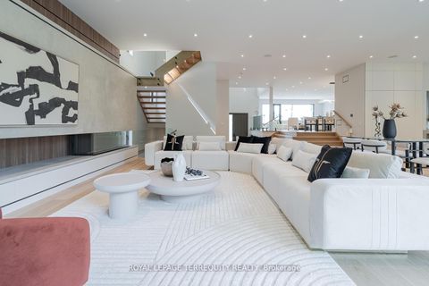 Photo 15 at 207 Newton Drive, Newtonbrook East, Toronto