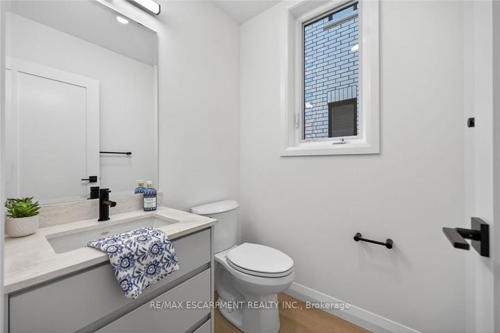 Photo 4 at 29 Kingfisher Drive, Bruleville, Hamilton