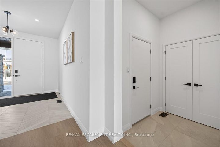 Photo 5 at 29 Kingfisher Drive, Bruleville, Hamilton