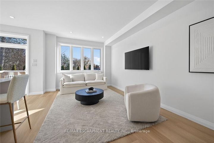 Photo 10 at 29 Kingfisher Drive, Bruleville, Hamilton