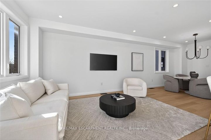 Photo 11 at 29 Kingfisher Drive, Bruleville, Hamilton