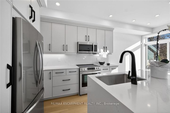 Photo 19 at 29 Kingfisher Drive, Bruleville, Hamilton