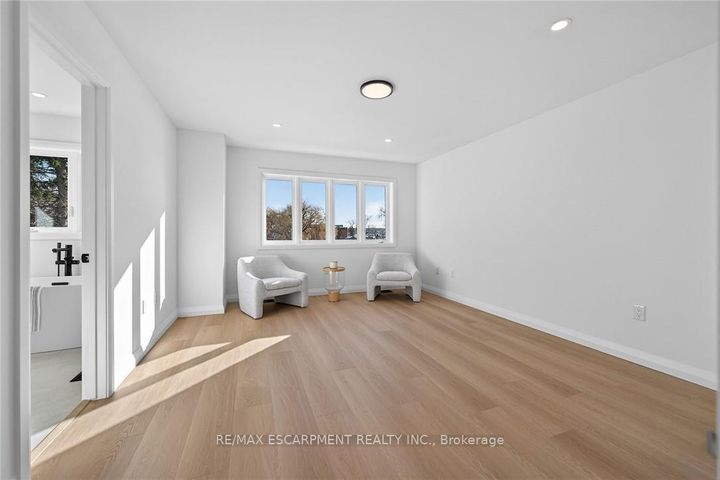 Photo 26 at 29 Kingfisher Drive, Bruleville, Hamilton