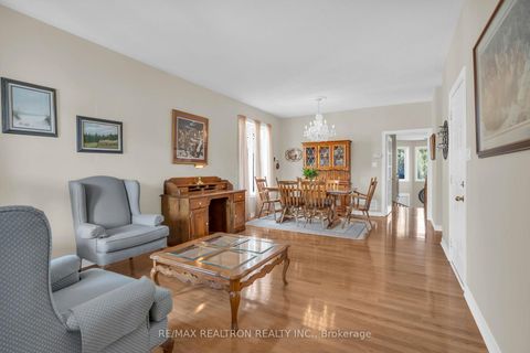 Photo 3 at 17 Marchant Circle, Schomberg, King