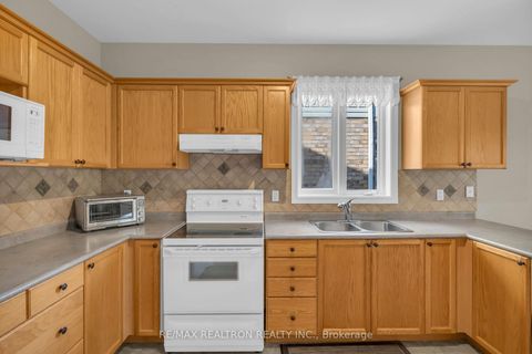 Photo 9 at 17 Marchant Circle, Schomberg, King