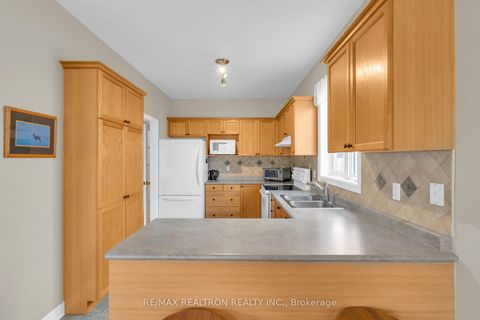 Photo 11 at 17 Marchant Circle, Schomberg, King