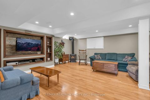 Photo 27 at 17 Marchant Circle, Schomberg, King