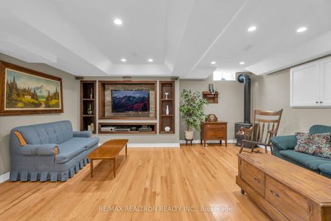 Photo 28 at 17 Marchant Circle, Schomberg, King