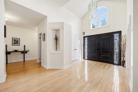 Photo 2 at 71 Glacier Court, Rural Vaughan, Vaughan