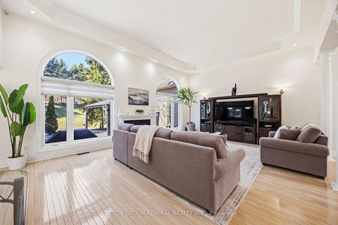 Photo 3 at 71 Glacier Court, Rural Vaughan, Vaughan