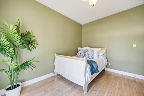 Photo 12 at 71 Glacier Court, Rural Vaughan, Vaughan