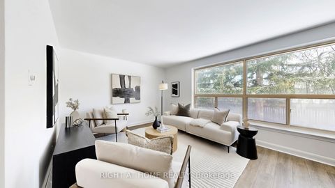 Photo 1 at 33 Sanderling Place, Don Mills, Toronto