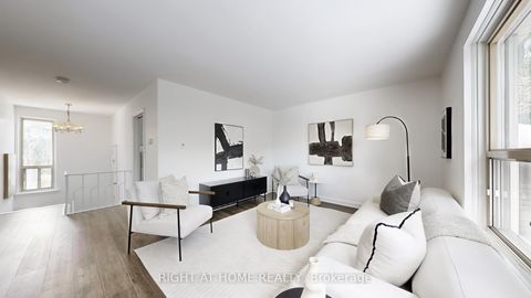 Photo 2 at 33 Sanderling Place, Don Mills, Toronto