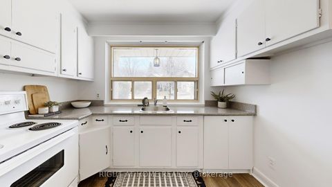 Photo 12 at 33 Sanderling Place, Don Mills, Toronto