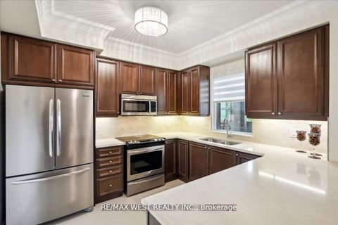 Photo 3 at 405 - 9255 Jane Street, Maple, Vaughan