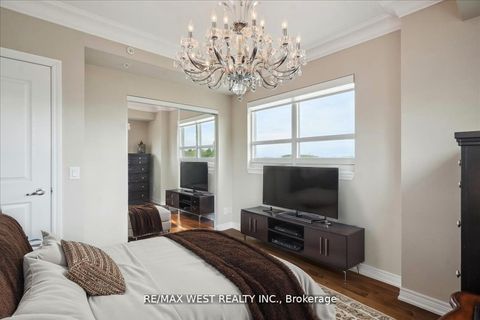 Photo 4 at 405 - 9255 Jane Street, Maple, Vaughan