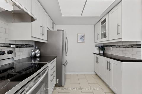 Photo 12 at 410 - 5765 Yonge Street, Newtonbrook East, Toronto