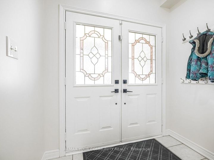 Photo 8 at 563 Mulock Court, College Manor, Newmarket