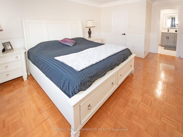 Photo 12 at 563 Mulock Court, College Manor, Newmarket