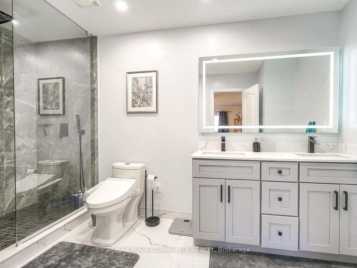 Photo 14 at 563 Mulock Court, College Manor, Newmarket