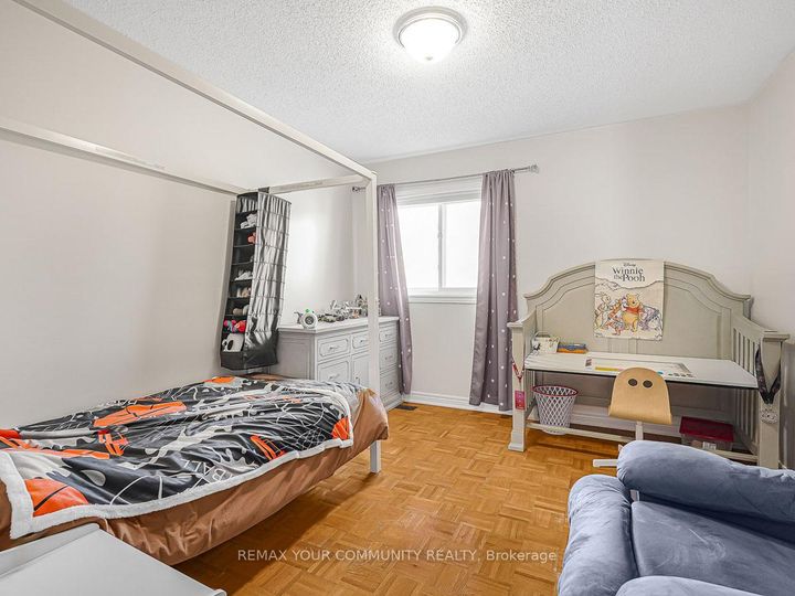 Photo 16 at 563 Mulock Court, College Manor, Newmarket