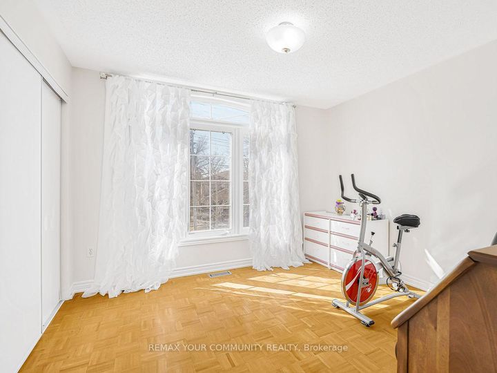 Photo 17 at 563 Mulock Court, College Manor, Newmarket