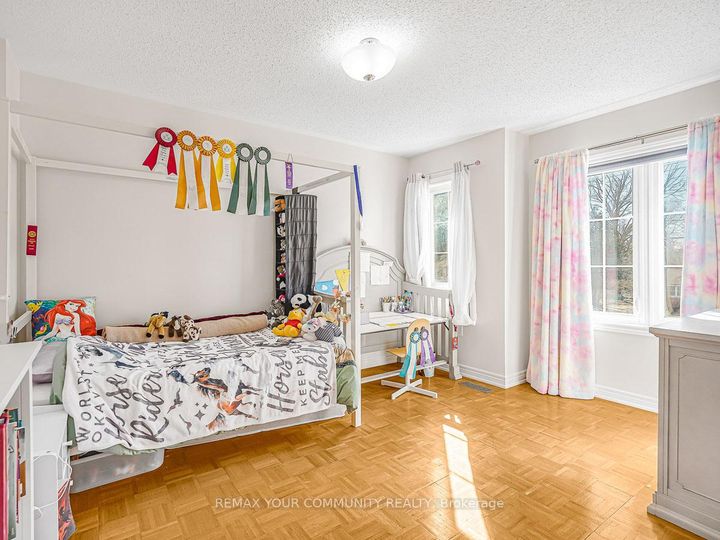 Photo 18 at 563 Mulock Court, College Manor, Newmarket