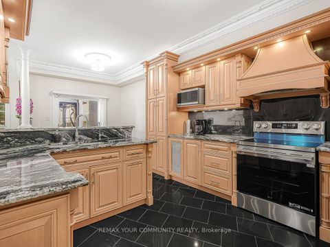 Photo 2 at 563 Mulock Court, College Manor, Newmarket