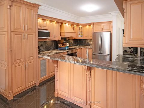 Photo 3 at 563 Mulock Court, College Manor, Newmarket